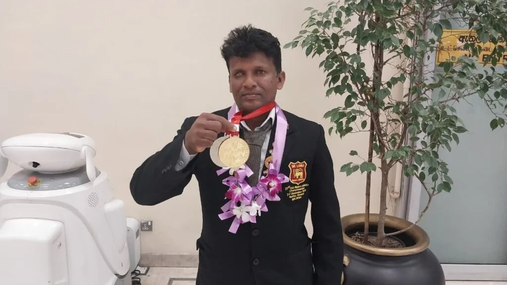 சிரேஷ்ட மெய்வல்லுநர் தொடரில் பங்கேற்ற அசங்க திஸாநாயக்க நாடு திரும்பினார்