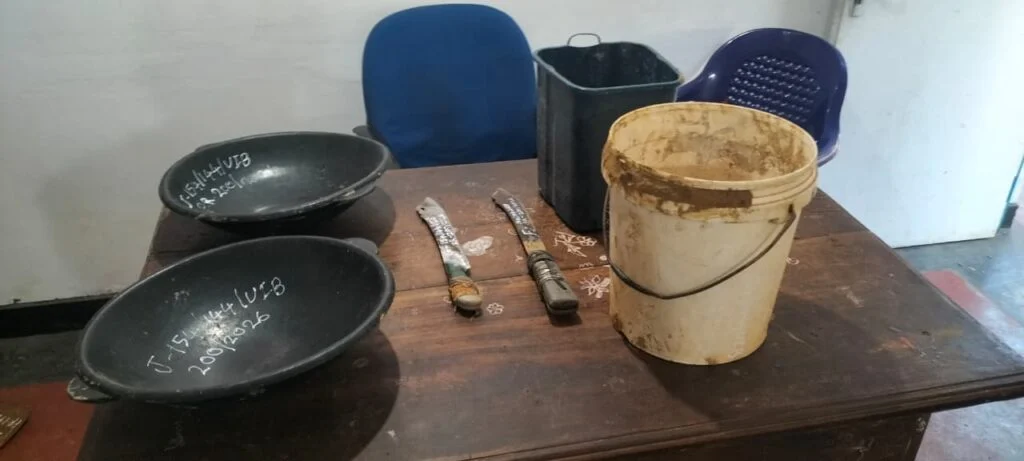 கிளிநொச்சியில் நான்கு மின்சார உத்தியோகத்தர்கள் கைது