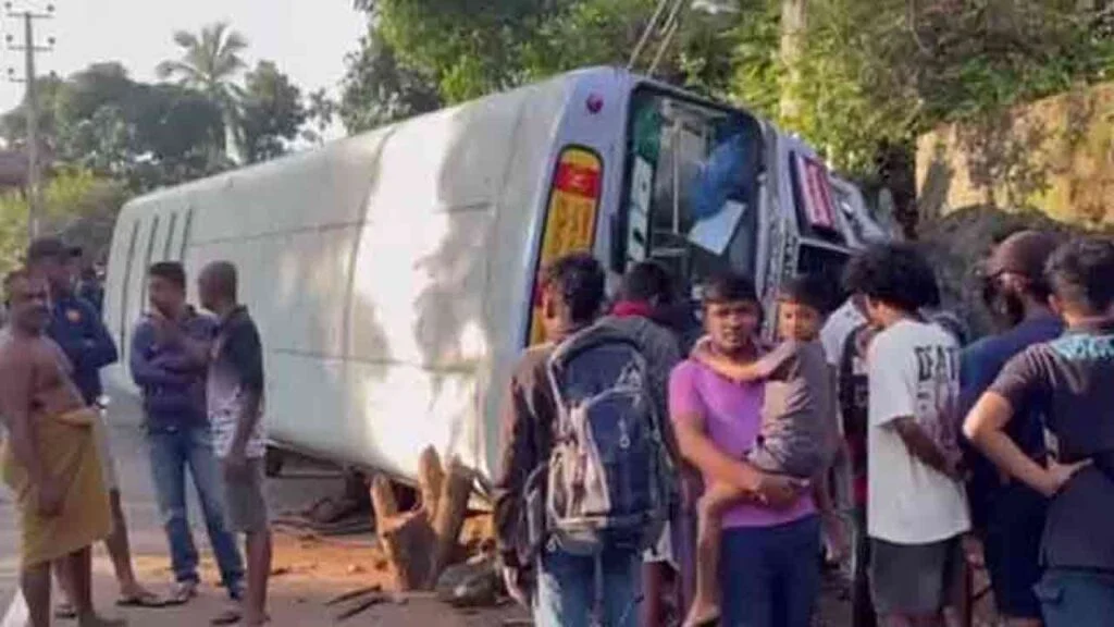 ஹல்துமுல்லையில் பஸ்  விபத்து : சாரதி பலி
