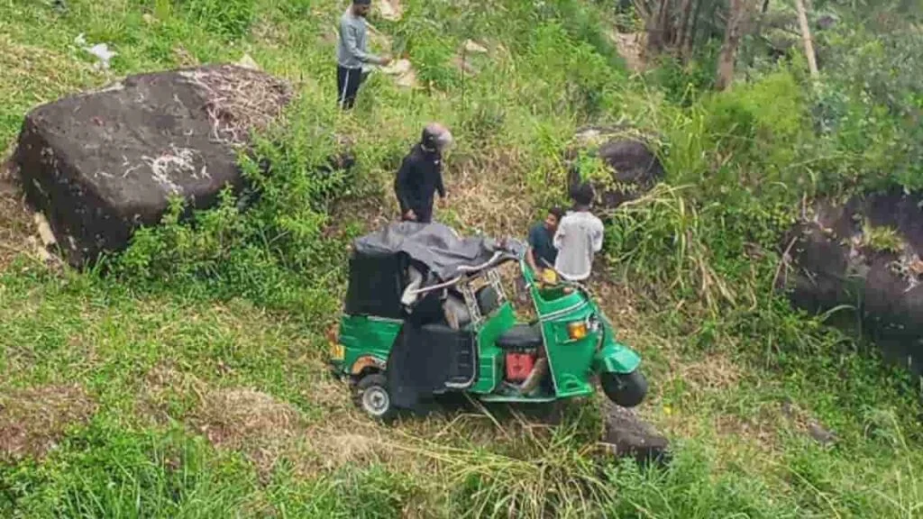 நோர்வூட் – மஸ்கெலியா பிரதான வீதியில் முச்சக்கரவண்டி விபத்து