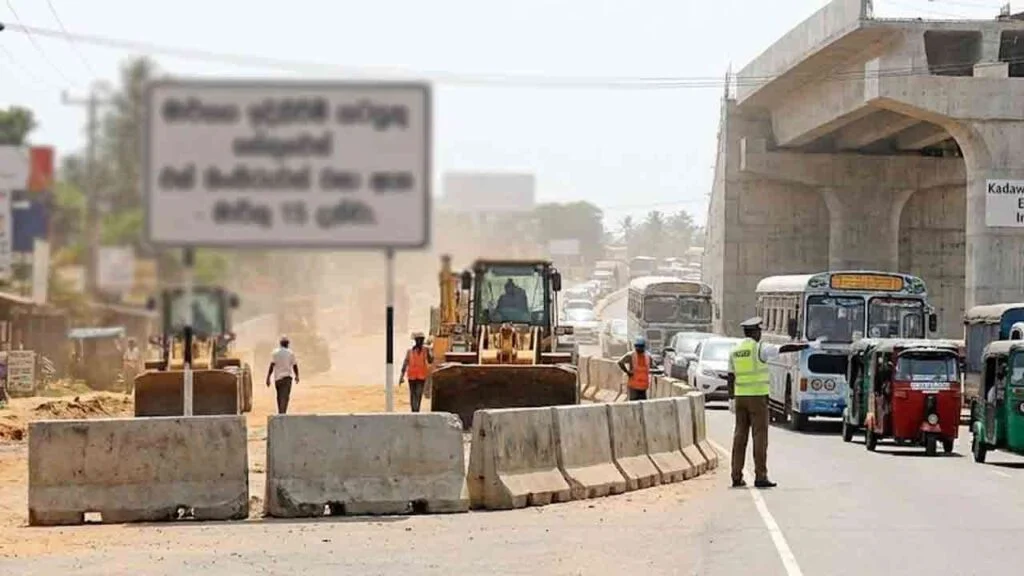 கடவத்தை பகுதியில் போக்குவரத்து மட்டுப்படுத்தப்பட்டுள்ளது