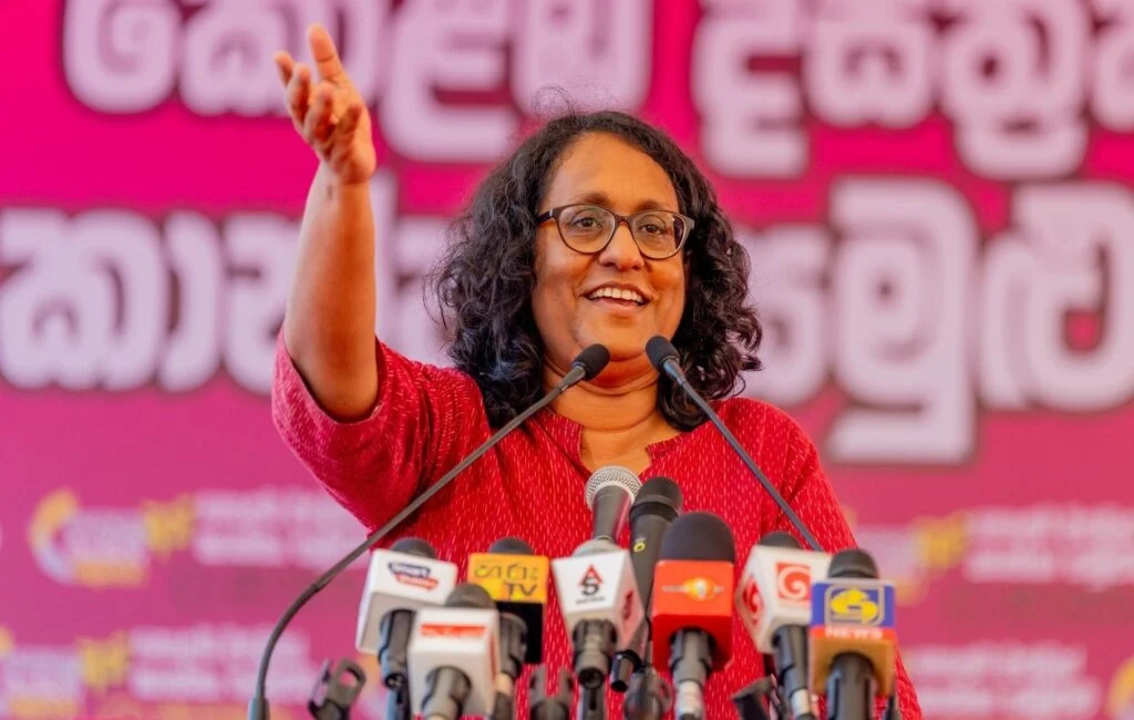தனிப்பட்ட ரீதியாகவும் கூட்டு ரீதியாகவும் உங்கள் பங்களிப்பைத் தாய்நாட்டிற்காக வழங்க வேண்டிய தருணம்