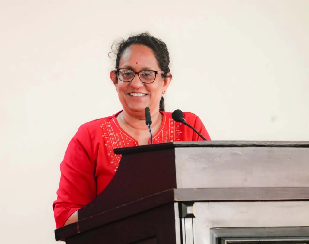 தங்கள் குடும்பங்களுக்கு என்ன ஆனது என்று கண்டுபிடிக்க முடியாத பெண்கள் இன்னும் இருக்கிறார்கள்