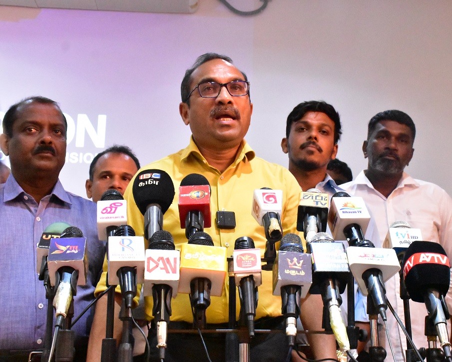 பாதைகள் திறக்கப்படாமல் இருப்பதற்கு பாதுகாப்பு காரணங்களாக உள்ளன!