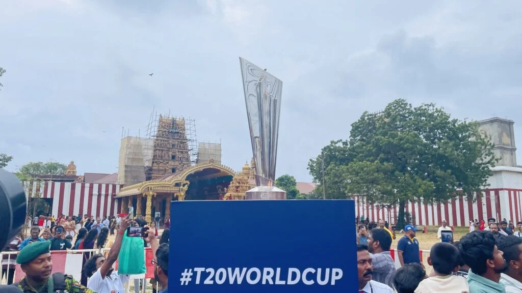 யாழுக்கு எடுத்து வரப்பட்ட உலக கிண்ணம்