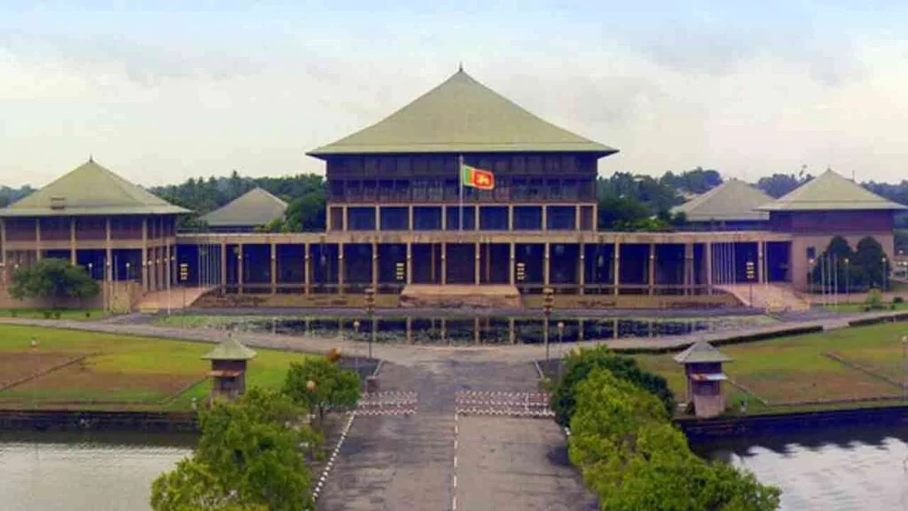 அரசியலமைப்புச் சபை இன்று கூடுகிறது