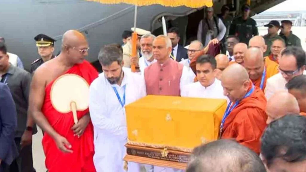 இந்தியாவிலிருந்து இலங்கை வந்தடைந்தன புத்த பெருமானின் புனித சின்னங்கள்!