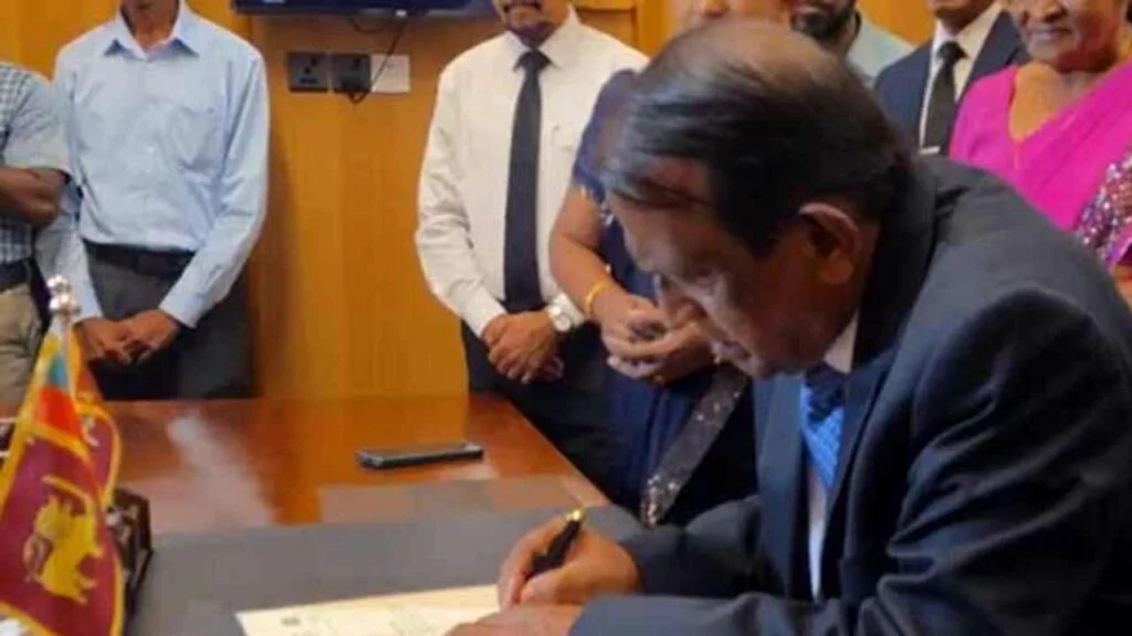தென் மாகாண ஆளுநராகப் பேராசிரியர் சுசிரிபால மானவடு கடமையேற்பு!