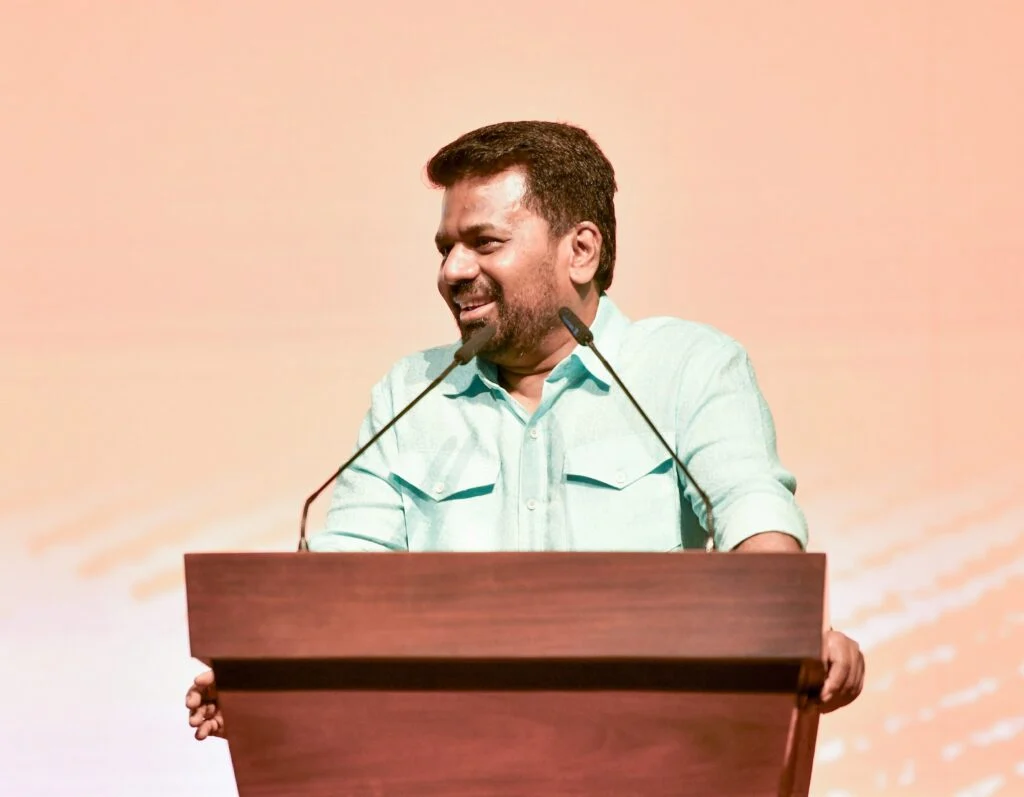 ஜனாதிபதி தலைமையில் ‘ஹிமிகம’ (உரித்து)  பூரண அளிப்புப் பத்திரம் வழங்கும் தேசியத் திட்டம் அநுராதபுரத்தில் ஆரம்பம்