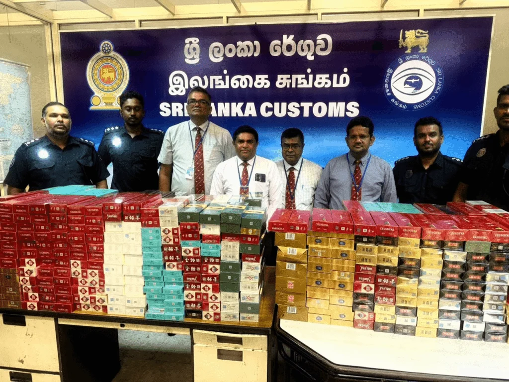 லட்சம் மதிப்புள்ள சிகரெட்டுகளுடன் மூன்று சீனர்கள் கைது