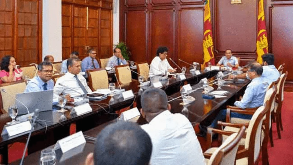 எரிபொருள் சிக்கலை தீர்க்க சிறப்பு அதிகாரிகள் குழு அமைப்பு