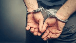 வெளிநாட்டு ஆயுதங்களுடன் இருவர் கைது