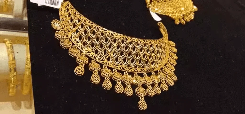 உச்சத்தில் நீடிக்கும் தங்கத்தின் விலை