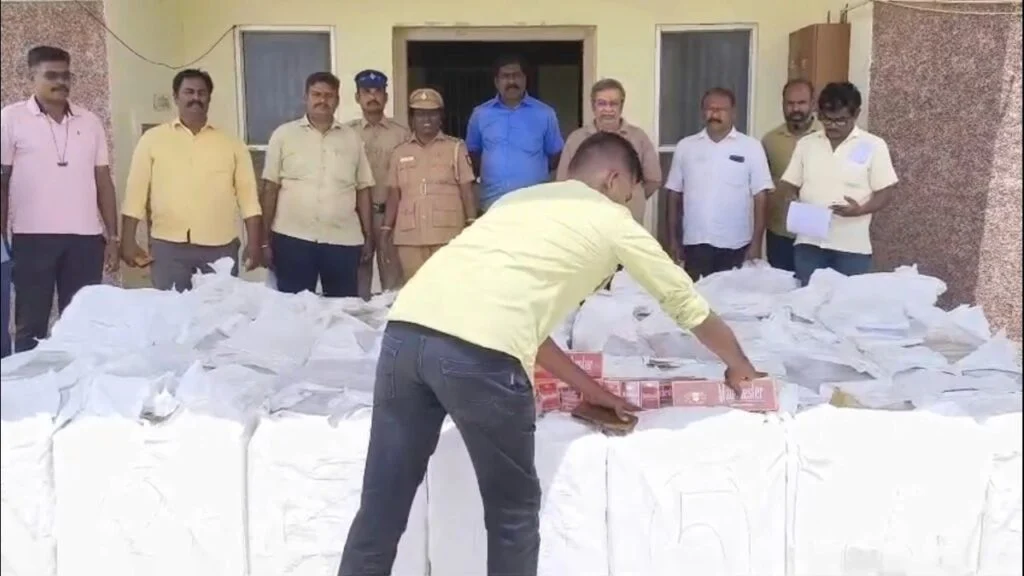 கடற்கரையில் பதுக்கி வைக்கப்பட்டிருந்த வெளிநாட்டு  சிகரெட் பறிமுதல்