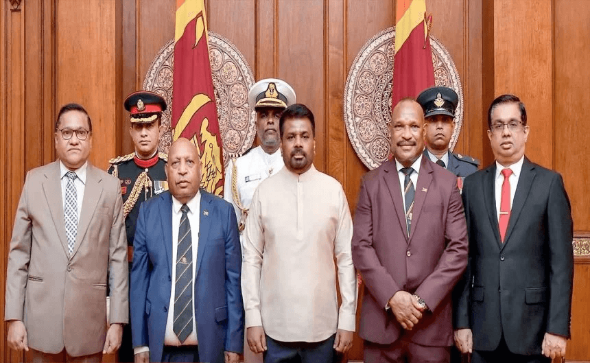 புதிய தூதுவர்கள் மற்றும் உயர்ஸ்தானிகர்கள் ஜனாதிபதியிடம் நற்சான்றிதழ் பத்திரங்கள் கையளிப்பு