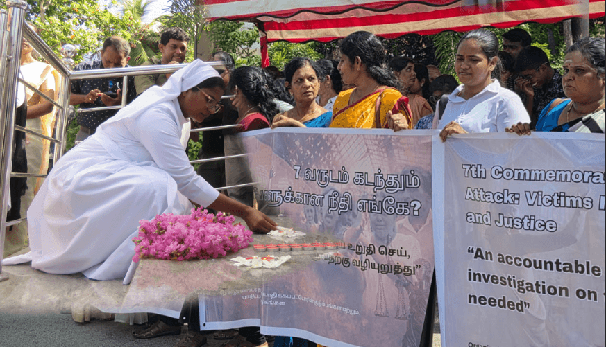 மட்டக்களப்பில் உயிர்த்த ஞாயிறு தாக்குதல்  7 வது ஆண்டு நினைவேந்தல் சீயோன் தேவாலயம். காந்திபுங்கா, கல்லடி பாலம்  நினைவு தூபிகளில் பலத்த பாதுகாப்புடன் சுடர் ஏற்றி அஞ்சலி…