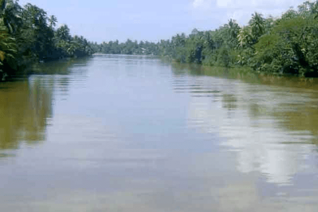 மழை குறைந்தாலும் வெள்ள அபாயம் தொடர்கிறது