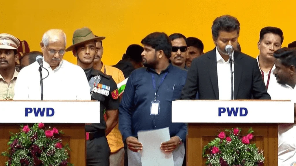 புதிய சரித்திரம் படைத்தார் விஜய்!