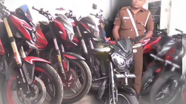 மாலபே சாலையில் மோட்டார் சைக்கிள் சாகசம் : 22 இளைஞர்கள் கைது!