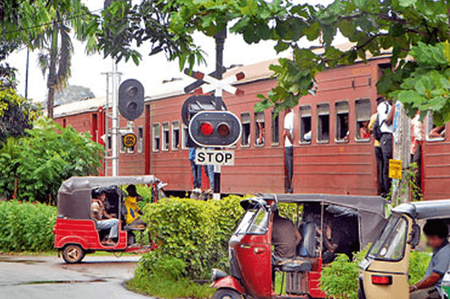 கொட்டா வீதி புகையிரத கடவை புனரமைப்பு பணிகள் தற்காலிகமாக ஒத்திவைப்பு!