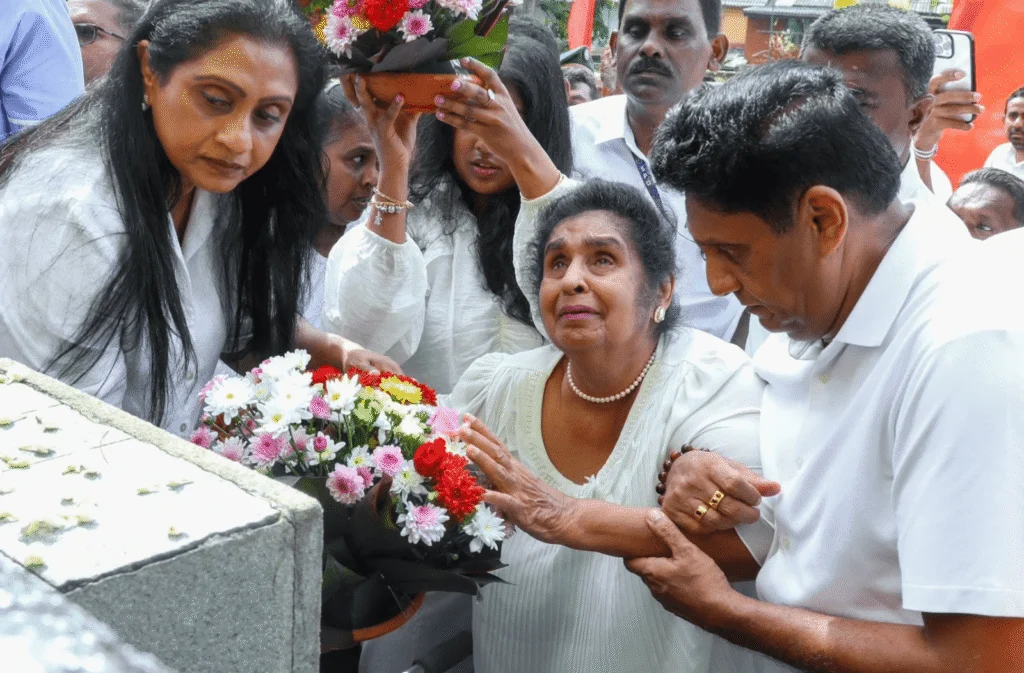 முன்னாள் ஜனாதிபதி பிரேமதாசவின் 33வது நினைவு தினம் அனுஷ்டிப்பு