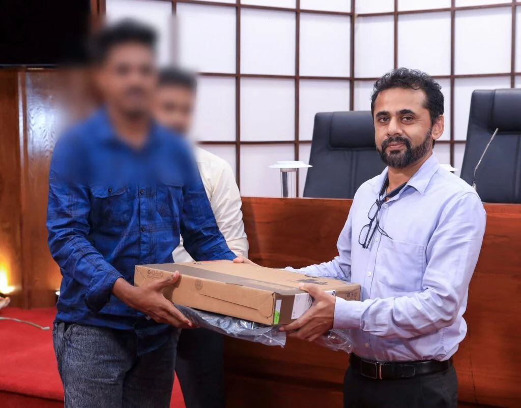 14 மாணவர்களுக்கு கல்வி உபகரணங்கள் கையளிப்பு!