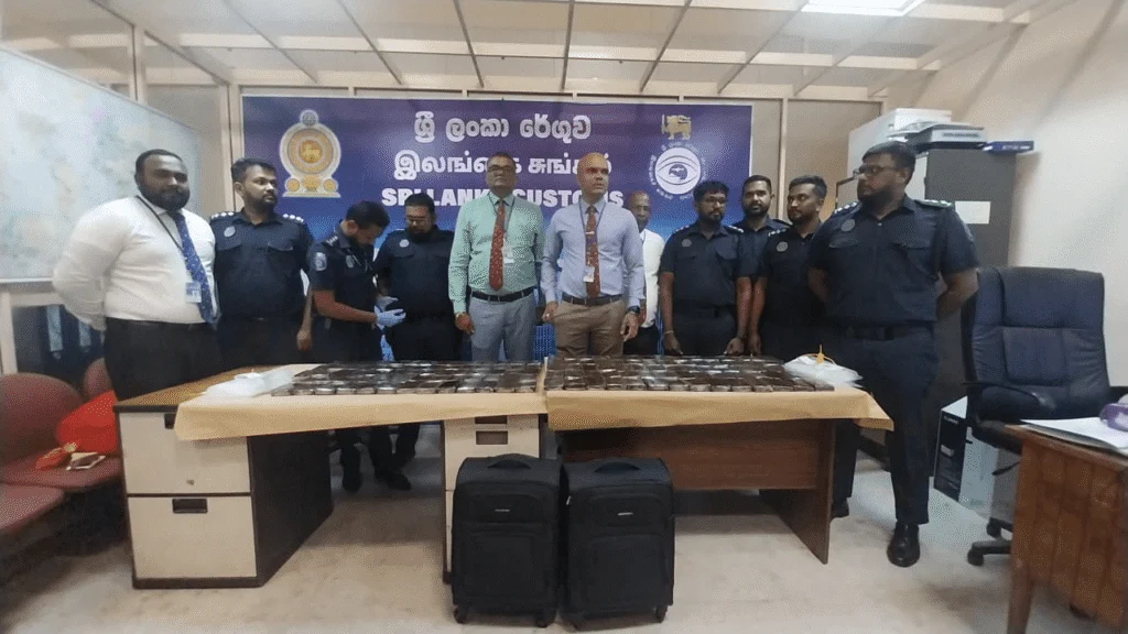 டொராண்டோ பல்கலைக்கழக மாணவி கட்டுநாயக்கில் சிக்கினார்!