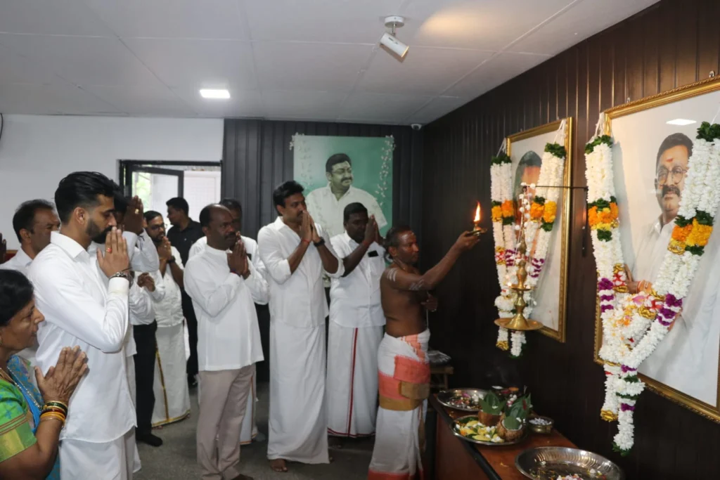 கொழும்பில் சௌமியமூர்த்தி தொண்டமானுக்கு மலர்மாலை மரியாதை!