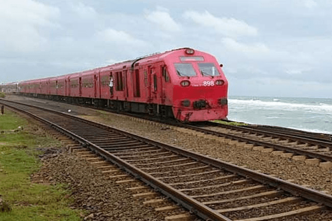 பேருவளை, மக்கொனையில் இயந்திரக் கோளாறு: மருதானை ரயில் தாமதம்!
