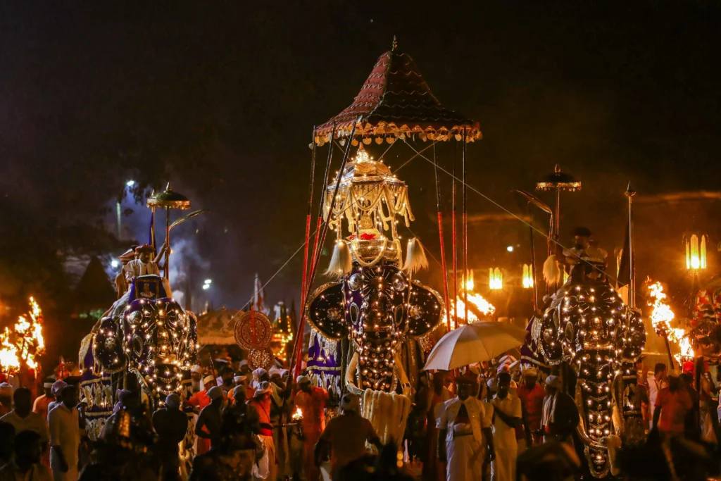 பெரஹராவை முன்னிட்டு வாகனங்களுக்கு மாற்றுப் பாதைகள் அறிவிப்பு!