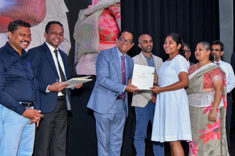 மத்திய மாகாண லொத்தர் விற்பனையாளர்களின் பிள்ளைகளுக்கு ஜனாதிபதி நிதியத்தின் புலமைப்பரிசில்.